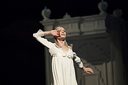 Izabela Milewska w „Romeo i Julii” Emila Wesołowskiego, fot. Ewa Krasucka