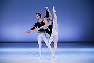 Maksim Woitiul and Aleksandra Liashenko in Victor Gsovsky's 'Grand pas classique', photo: Ewa Krasucka