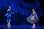 Anna Lorenc and Aleksandra Liashenko in Frederick Ashton's 'Cinderella', photo: Ewa Krasucka