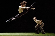 Adam Kozal i Paweł Koncewoj w balecie „The Green” Eda Wubbe, fot. Ewa Krasucka