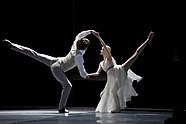 [Translate to English:] Ewa Nowak, Vladimir Yaroshenko w balecie „Chopin, artysta romantyczny” Patrice'a Barta, fot. Ewa Krasucka