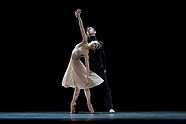 [Translate to English:] Paweł Koncewoj i Aleksandra Liashenko w balecie „Kurt Weill” Krzysztofa Pastora, fot. Ewa Krasucka