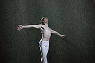 Vladimir Yaroshenko w balecie „I przejdą deszcze...” Krzysztofa Pastora, fot. Ewa Krasucka