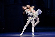 Aleksandra Liashenko and Maksim Woitiul in Frederick Ashton's 'Cinderella', photo: Ewa Krasucka