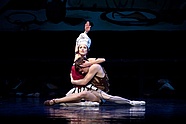 [Translate to English:] Paweł Koncewoj i Maria Żuk w „Synu marnotrawnym” George'a Balanchine'a, fot. Ewa Krasucka