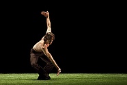 Adam Kozal w balecie „The Green” Eda Wubbe, fot. Ewa Krasucka