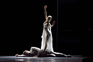 [Translate to English:] Ewa Nowak i Vladimir Yaroshenko w balecie „Chopin, artysta romantyczny” Patrice'a Barta, fot. Ewa Krasucka