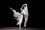[Translate to English:] Ewa Nowak i Vladimir Yaroshenko w balecie „Chopin, artysta romantyczny” Patrice'a Barta, fot. Ewa Krasucka