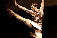 [Translate to English:] Paweł Koncewoj w „Synu marnotrawnym” George'a Balanchine'a, fot. Ewa Krasucka