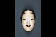 Maska aktora teatru nō – ko-omote. Ze zbiorów Muzeum Sztuki i Techniki Japońskiej Manggha w Krakowie