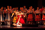 Agnieszka Jankowska, Yuka Ebihara and Pawel Koncewoj in Alexei Fadeyechev's 'Don Quixote', photo: Ewa Krasucka