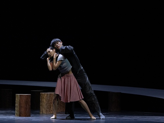 'Peer Gynt', Jaeeun Jung jako Solveig and Ryota Kitai as Peer Gynt, photo: Ewa Krasucka 'Peer Gynt', Jaeeun Jung jako Solveig and Ryota Kitai as Peer Gynt, photo: Ewa Krasucka