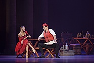 Wojciech Ślęzak i Palina Rusetskaya w „Don Kichocie” Alexeia Fadeyecheva, fot. Ewa Krasucka