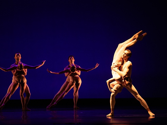 'Moving Rooms+' (Kilar Concerto), Yana Shtanhei and Marco Esposito, photo: Ewa Krasucka 'Moving Rooms+' (Kilar Concerto), Yana Shtanhei and Marco Esposito, photo: Ewa Krasucka