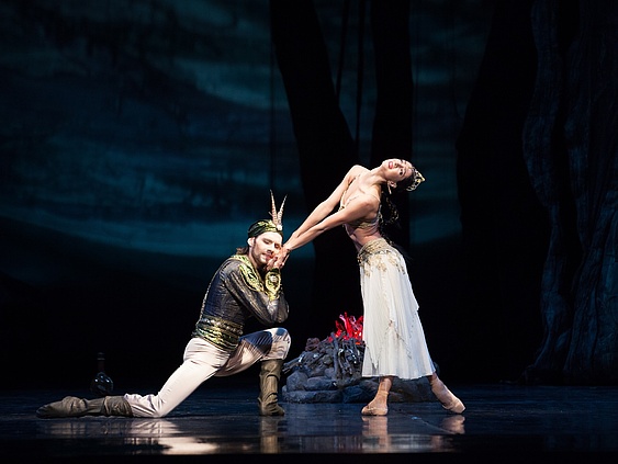 'La Bayadère', Chinara Alizade as Nikiya and Vladimir Yaroshenko as Solor, photo: Ewa Krasucka 'La Bayadère', Chinara Alizade as Nikiya and Vladimir Yaroshenko as Solor, photo: Ewa Krasucka