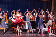 „Don Kichot”, Jaeeun Jung (Kitri) i Ryota Kitai (Basilio) oraz Polski Balet Narodowy, fot. Ewa Krasucka