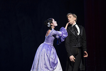 "The Lady of the Camellias": Yurika Kitano as Manon Lescaut & Dawid Trzensimiech as Armand Duval, photo: Ewa Krasucka