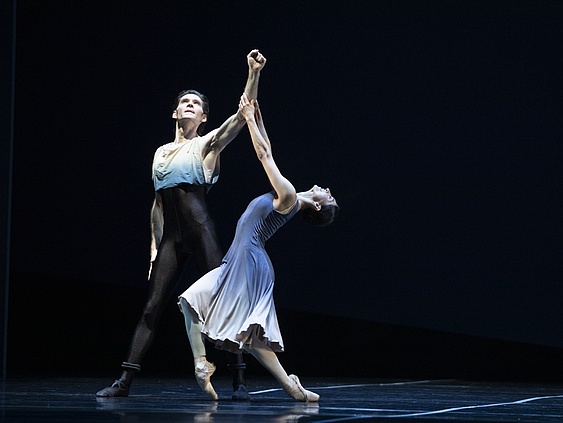 'Symphony of Dance' ('Seventh Symphony'), Chinara Alizade and Vladimir Yaroshenko, photo: Ewa Krasucka 'Symphony of Dance' ('Seventh Symphony'), Chinara Alizade and Vladimir Yaroshenko, photo: Ewa Krasucka