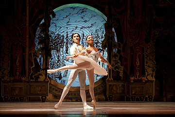 „The Nutcracker”: Vladimir Yaroshenko as the Prince & Yuka Ebihara as Clara, photo: Ewa Krasucka