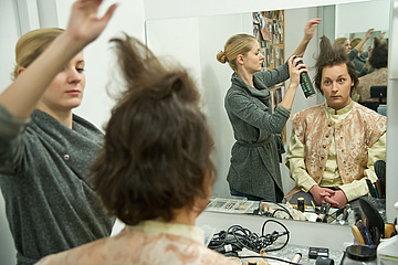 Joanna Wasilewska - charakteryzatorka, Piotr Maciejowski - tenor, fot. Donat BrykczyńskiBE&W