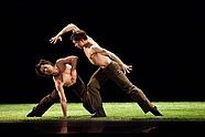Bartosz Anczykowski i Paweł Koncewoj w balecie „The Green” Eda Wubbe, fot. Ewa Krasucka