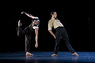 Carlos Martín Pérez i Egor Menshikov w balecie „Kurt Weill” Krzysztofa Pastora, fot. Ewa Krasucka