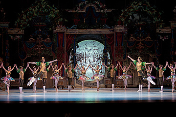 „The Nutcracker”: Polish National Ballet in the Waltz of Flowers, photo: Ewa Krasucka