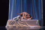 [Translate to English:] Maksim Woitiul i Aleksandra Liashenko w „Romeo i Julii” Krzysztofa Pastora, fot. Ewa Krasucka