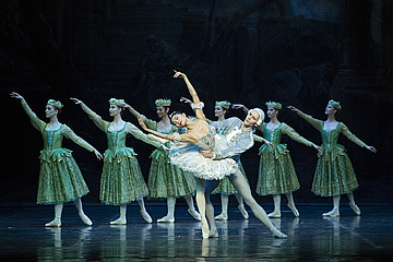 „Śpiąca królewna”: Yuka Ebihara jako Księżniczka Aurora i Vladimir Yaroshenko jako Książę Désiré, fot. Ewa Krasucka