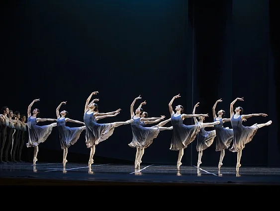 'Symphony of Dance' (Seventh Symphony), photo: Ewa Krasucka 'Symphony of Dance' (Seventh Symphony), photo: Ewa Krasucka