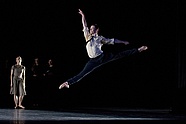 Sebastian Solecki w „Kurcie Weillu” w balecie „Kurt Weill” Krzysztofa Pastora, fot. Ewa Krasucka