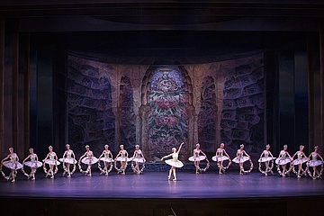 „Korsarz”, Melissa Abel i Polski Balet Narodowy w scenie „Ożywiony ogród”, fot. Ewa Krasucka