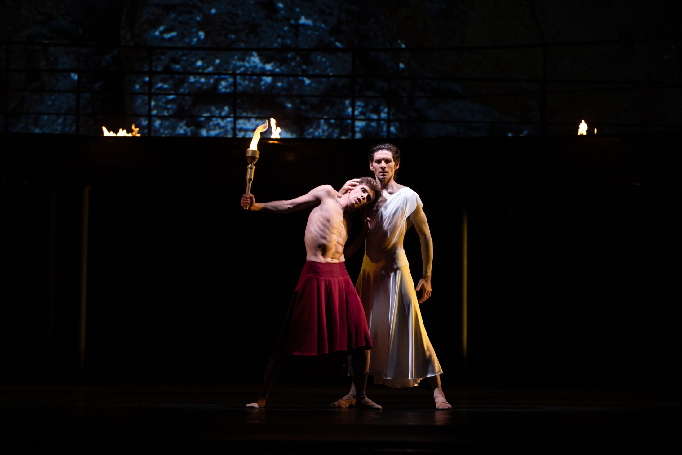 [Translate to English:] Patryk Walczak (Prometeusz) i Vladimir Yaroshenko (Zeus), fot,. Ewa Krasucka