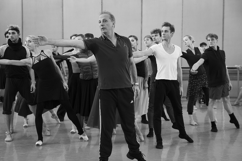 Pictured: Krzysztof Pastor and Polish National Ballet dancers in rehearsal for Notre Chopin.