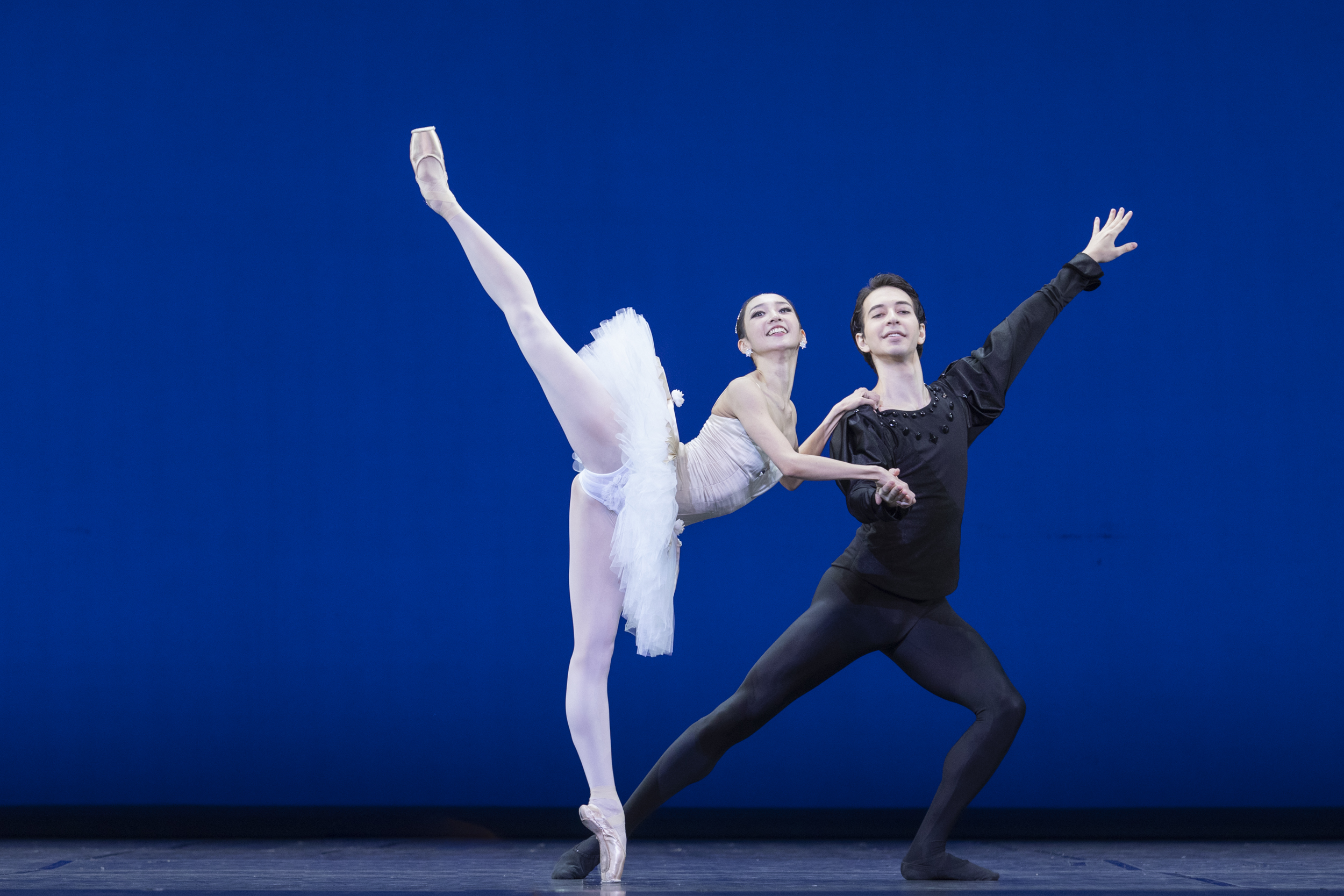 [Translate to English:] 'Symphony in C' choreografia George Balanchine, tańczą Jaeeun Jung i Bogdan Verbovoy, fot. Ewa Krasucka, © The School of American Ballet