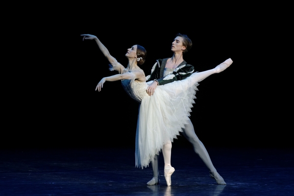 4. Marianela Núñez i Vadim Muntagirov z Royal Ballet w Londynie w pas de deux z baletu romantycznego „Giselle”