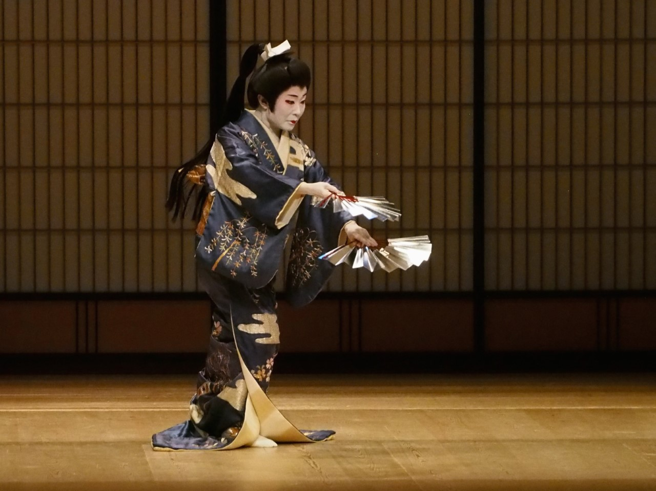 zdjęcie tanerki w tradycyjnym japońskim stroju
