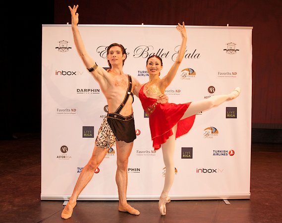Yuka Ebihara and Vladimir Yaroshenko as Diana and Acteon in Riga, photo by Worldstars Foundation 'Etoile Ballet Gala'
